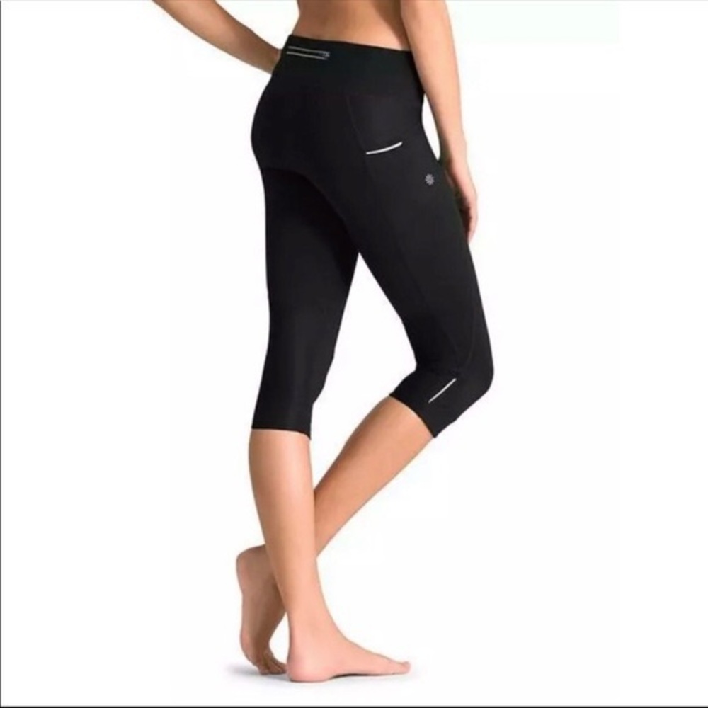 Athleta Be Free Knicker Capri Reflective Leggings Small